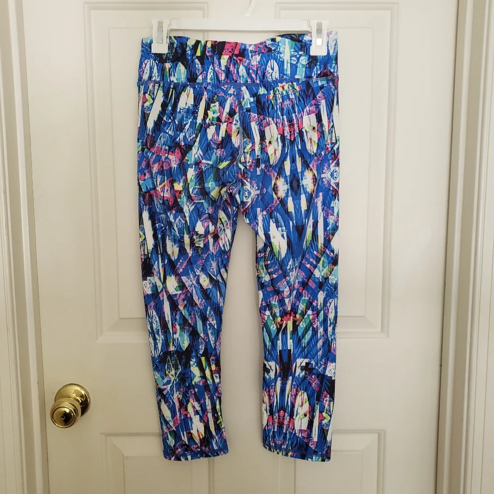 Fabletics Salar Capri Leggings Reef Blue Geometric Print Active Pants Size Small